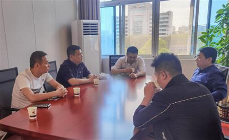 李方宇與鷹潭市國有控股集團(tuán)有限公司董事長吳巖舉行工作會(huì)談