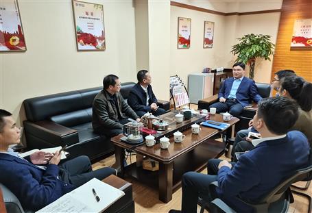 覃振華會(huì)見(jiàn)桂林銀行柳州分行行長(zhǎng)楊磊