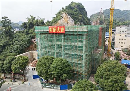 【奮戰(zhàn)三季度 打贏攻堅戰(zhàn)】冶建第五分公司憑祥市人民醫(yī)院項目主樓主體結構順利封頂